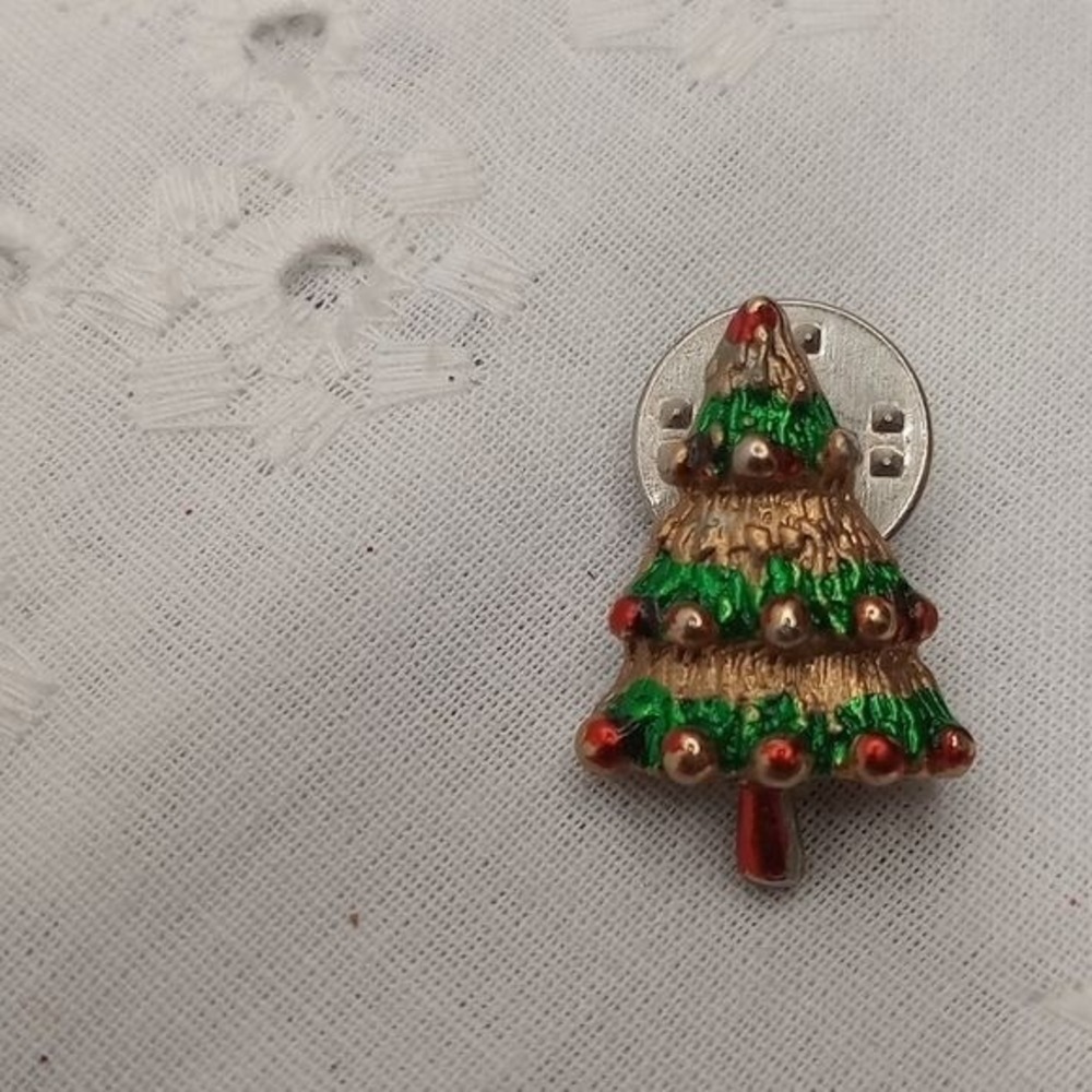 Vintage Goldtone Christmas Tree pin/brooch